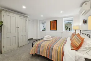 Private suite near lakes & shops - Image 5