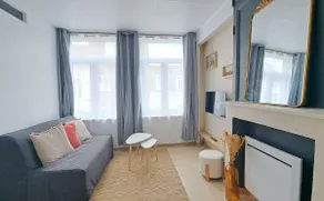 Elegant renovated 2 bedroom apartment in the heart of Wazemmes - Image 2
