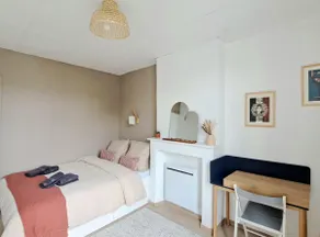 Elegant renovated 2 bedroom apartment in the heart of Wazemmes - Image 4
