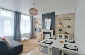 Elegant renovated 2 bedroom apartment in the heart of Wazemmes - Image 5