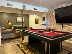 Large Luxury Estate-Upscale Community-Hot Tub-Lake - Image 3