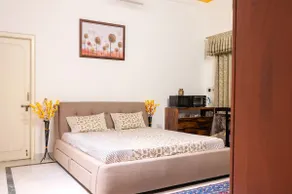 Central Stay - Lotus Beds 2BHK •Walk To Pink City - Image 2