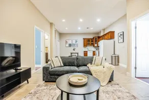 Luxury 3brm - Perfect Location - Image 3