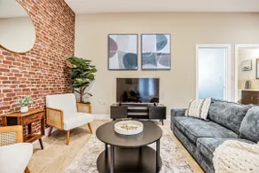 Luxury 3brm - Perfect Location - Image 2