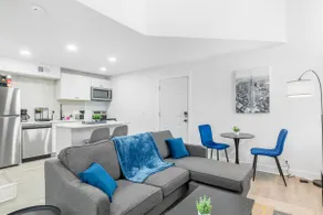 6 Min to Love Field – Cozy 2BR with Parking - Image 3
