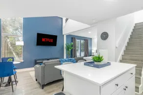 6 Min to Love Field – Cozy 2BR with Parking - Image 5