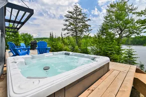 Luxurious Aube Cottage – Waterfront, Hot Tub, Fireplace! - Image 2