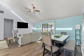 Willow Tree 12 mins to the beach! - Image 2