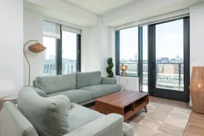 Luxury Apartment w King Bed Shared Pool & Rooftop - Image 4
