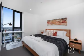 30% off Luxury Penhouse City View 2BR Pool & Gym - Image 5