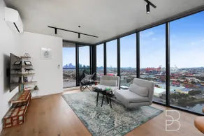 30% off Luxury Penhouse City View 2BR Pool & Gym - Image 2