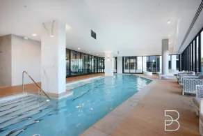 30% off Luxury Penhouse City View 2BR Pool & Gym - Image 3