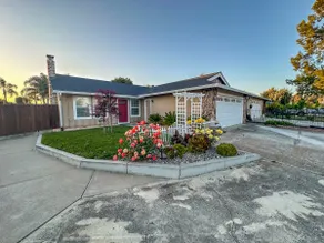 San Jose Enchanted Stay: 4BR Modern Home - Image 2