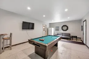 Spacious 5 Bedroom Home & Hot Tub, by Shawano Lake - Image 4