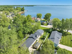 Spacious 5 Bedroom Home & Hot Tub, by Shawano Lake - Image 5