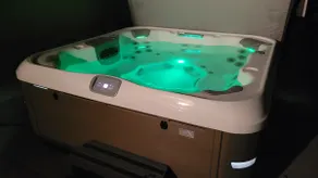 Comfortable Family Home with Hot Tub - Image 3