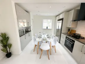 Malvern House by Blue Skies Stays - Image 5