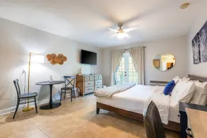 Seaside Top Floor Condo - Image 3