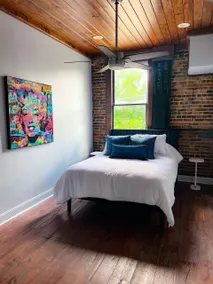Large Condo in Historic Downtown Hammond - Image 3