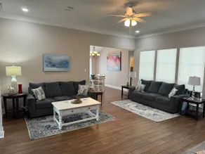 Stylish 3 Bedroom with Art Everywhere! - Image 2