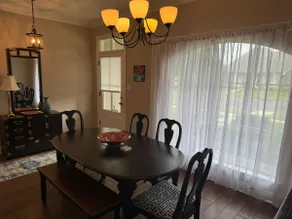 Stylish 3 Bedroom with Art Everywhere! - Image 4