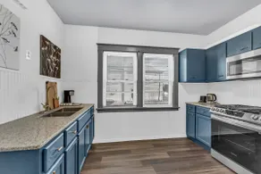 Spacious 7BR Arcade WiFi FreeParking King Sleep 21 - Image 5