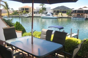 Port Sails Canal Villa - Image 4