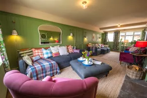 Sawcliffe Manor Country House with Spa, Free Parking, Catering, Self Checkin, Farmstay - Image 2
