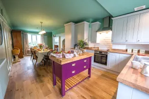 Sawcliffe Manor Country House with Spa, Free Parking, Catering, Self Checkin, Farmstay - Image 5