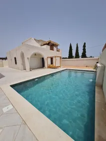 Dar ines high standing pool and close to the beach - Image 3