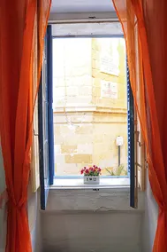 Charming Ground-floor Maisonette - Image 4