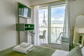 Splendid view of Eiffel Tower : Spacious 2BR Gem - Image 2