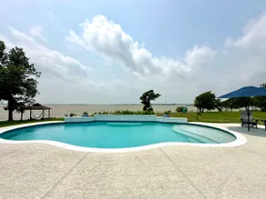 Lone Star Bayhouse - Image 5