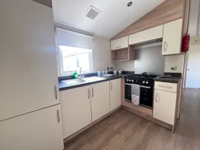 Modern & Blissful Beach Park Holiday Home in Dovercourt, Essex, - Image 3