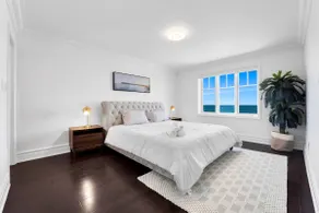 Splendid Waterfront Stay - HOT TUB & 2 King Bed - Image 5