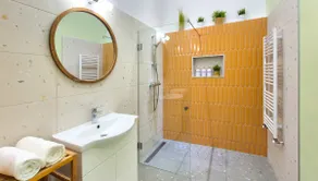 Two bedrooms, very central, AirCon, 450Mbits WiFi - Image 2
