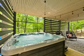 5BR Family Play Resort! Hot Tub, Mini Golf, Games! - Image 5