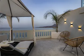 Beachfront luxury suite - Image 2