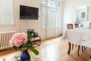Charming house and private garden 5 minutes from the castle - Image 4