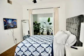 Charming Bright Airy Retreat Near All Attractions - Image 3