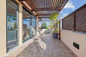 Starry Nights:Penthouse Sauna & Jacuzzi in Glyfada - Image 2