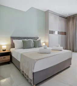 Starry Nights:Penthouse Sauna & Jacuzzi in Glyfada - Image 4