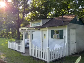 Betty Helen's Cabin - Image 3