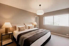 Battery Point retreat with river views - Image 3