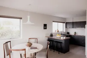 Battery Point retreat with river views - Image 5
