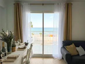 Views, elevator, air conditioning and private parking - Image 2