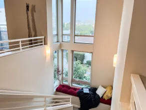 Family Townhome in Miracle Mile Free Parking & Spa - Image 2