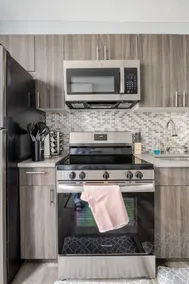 Modern 2 Bedroom Apt In The Heart Of Black Rock - Image 5