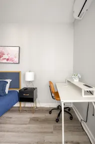 Modern 2 Bedroom Apt In The Heart Of Black Rock - Image 4