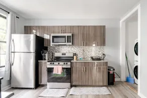 Modern 2 Bedroom Apt In The Heart Of Black Rock - Image 3